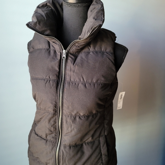 Old Navy Puffer Vest - Picture 4 of 5